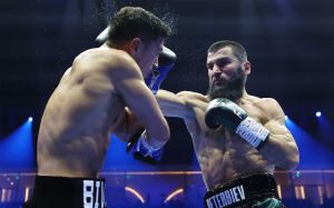 Артур Бетербиев победил Дмитрия Бивола и стал абсолютным чемпионом мира