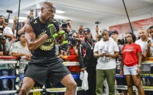 Даниэль Кормье: "Я не понимаю, какие цели преследует Мейвезер в MMA?" 