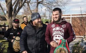 Рамзан Кадыров подарил Бетербиеву автомобиль и присвоил звание почетного гражданина Чечни: "Мы гордимся тобой, наш брат"