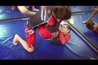 Звезда UFC Фабрисио Вердум учит драться детей Кадырова