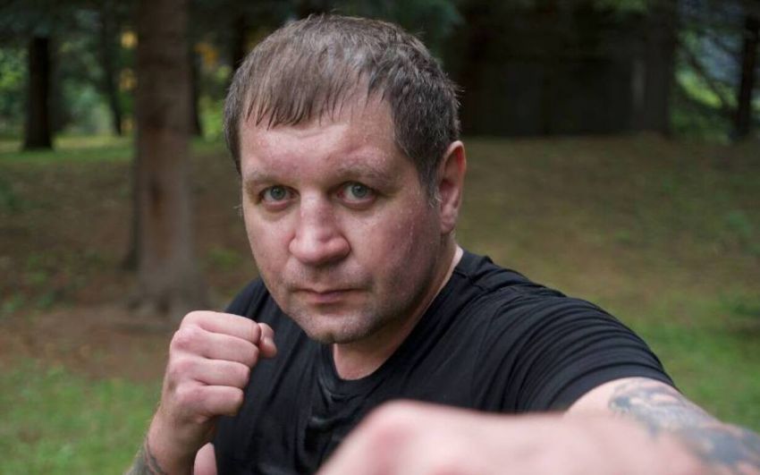 Александр Емельяненко рассказал, как относится к решению брата пойти в армию