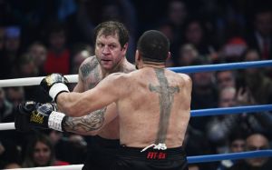 Дмитрий Смоляков: "За неделю до боя с Кокляевым Емельяненко зашел в супермаркет со стволом и размахивал им"