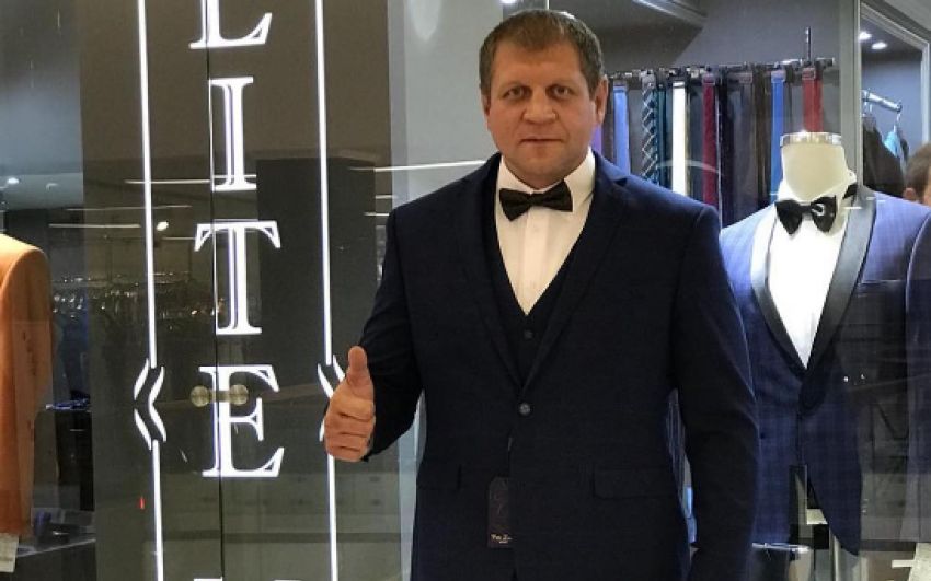 Александр Емельяненко посоветовал Кокорину и Мамаеву "слепить мяч из хлеба"
