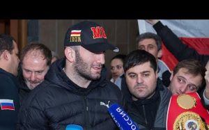 Более трех тысяч человек в Осетии встретили Гассиева в три часа ночи