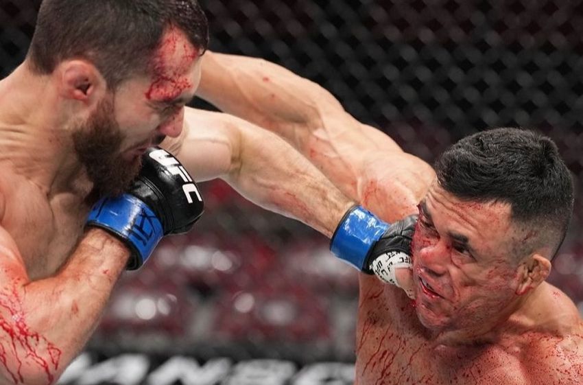 Сергей Морозов проиграл удушающим приемом Де Андраде на UFC 271