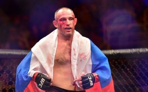 Алексей Олейник рассказал, запрещают ли в UFC российским бойцам выходить под флагом своей страны