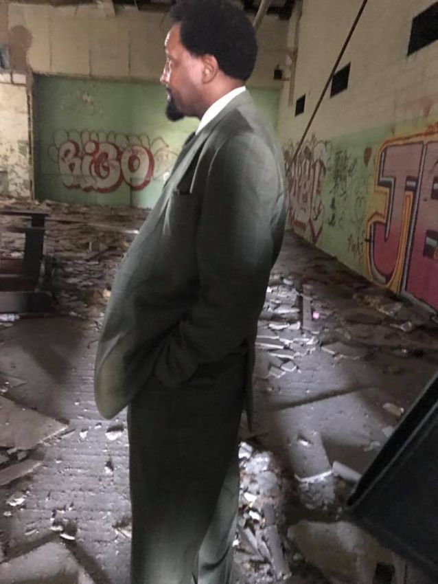 Фото. Томас Хернс в своем старом зале "Кронк" в Детройте.