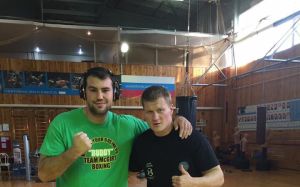 Поветкин с одним из спарринг-патнёров ( 202 см) Разваном Кожану