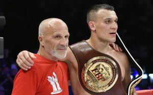 Дмитрий Бивол: "У Власова достаточно уникальная школа, и он вполне может выиграть у Смита"