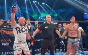 Вице-президент АСА прокомментировал остановку боя Шлеменко - Илич 2