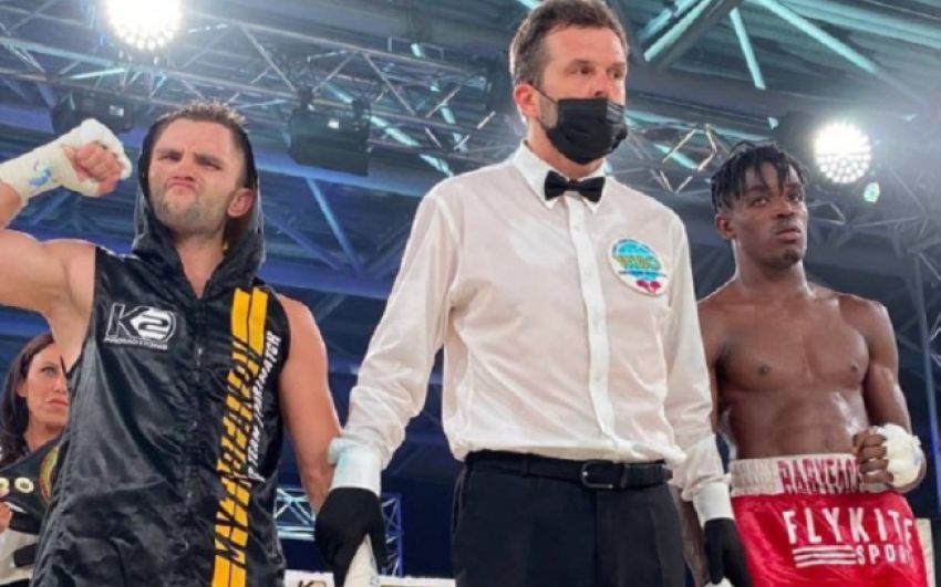 Дмитрий Митрофанов победил Рилливана Бабатунде, защитив титул WBO Oriental