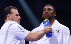 Чжан Чжилей привел аргументы, почему Энтони Джошуа должен отказаться от боя с Паркером и подраться с ним