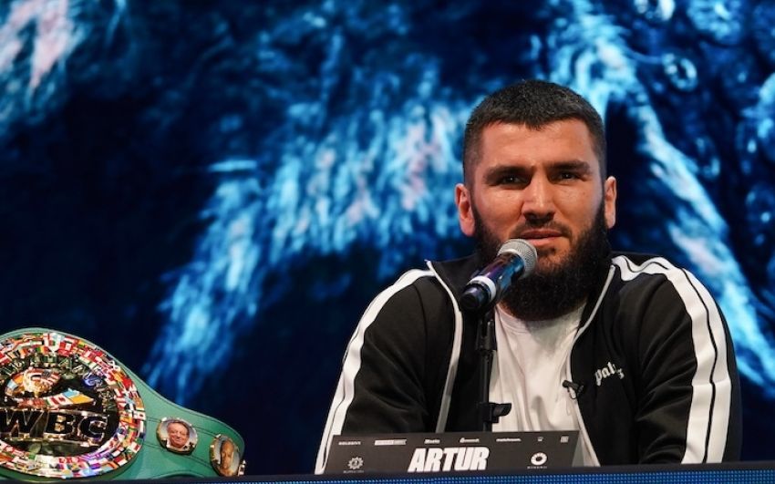WBO требует от Бетербиева подтверждений травмы, в результате которой сорвался бой с Биволом, грозится отобрать титул