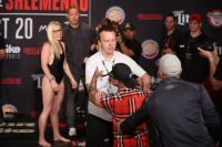 На взвешивании перед турниром Bellator 185 на Хизер Харди напала бывшая соперница