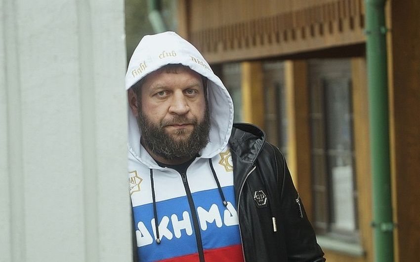 Александр Емельяненко о видео, на котором его сняли пьяным: "На себя посмотрите, сколько вы вжираете"