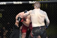 Крис Докос финишировал Алексея Олейника в первом раунде на UFC Fight Night 185