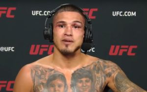 Энтони Петтис не торопится подписывать новый контракт с UFC