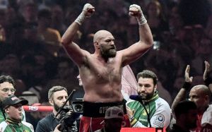 Фрэнк Уоррен высказался о будущем Фьюри: "Он объявит об определенных планах"
