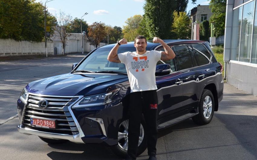 Александр Усик приобрел новенький внедорожник Lexus