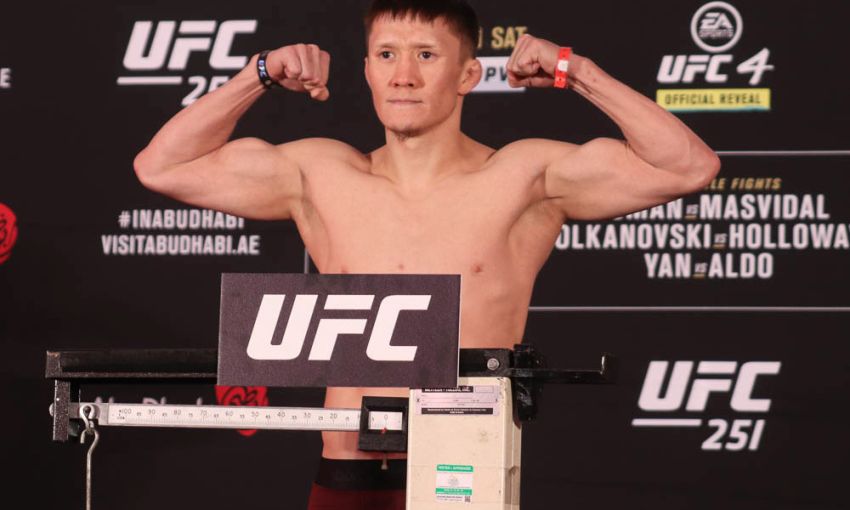 Бой Жалгаса Жумагулова и Амира Альбази не состоится на турнире UFC on ESPN 18