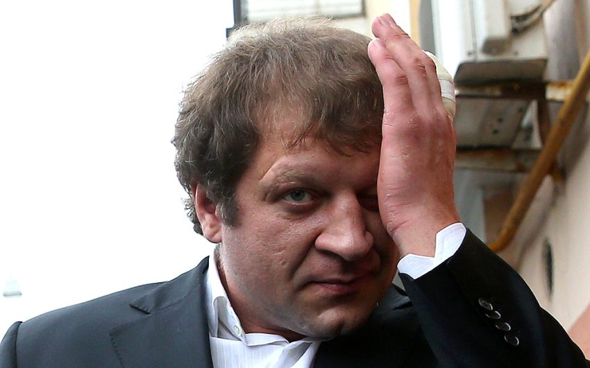 Сергей Харитонов о постоянных приключениях Александра Емельяненко: "Это позор ММА, он больной человек"