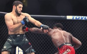 Икрам Алискеров нокаутировал американца Хоуса на UFC 288