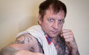 Александр Емельяненко сообщил о подписании контракта на следующий бой