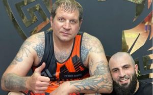 Александр Емельяненко с камнем в руках процитировал Виталия Кличко