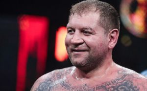 Александр Емельяненко показал упражнение для укрепления кистей рук
