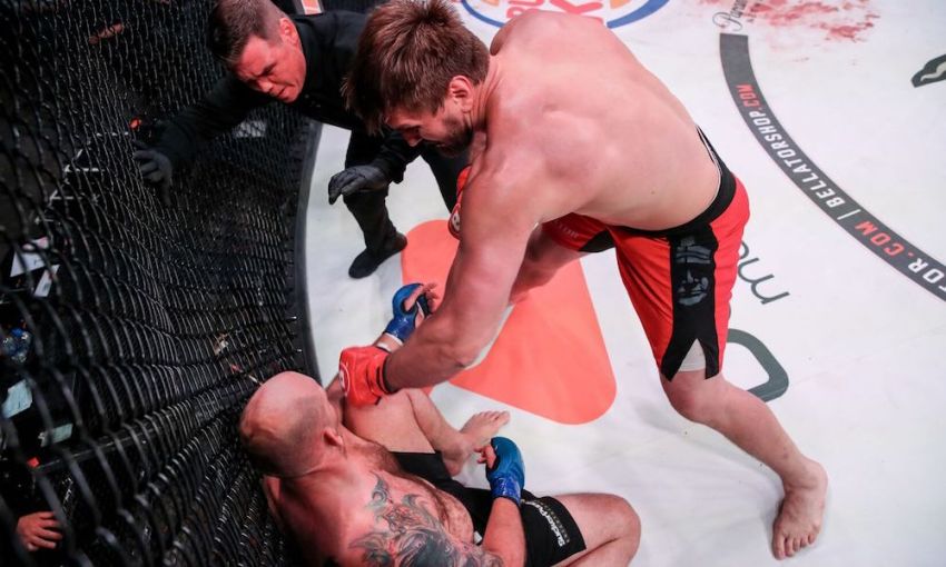 Виталий Минаков нокаутировал Тимоти Джонсона на Bellator 225