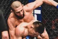 Хамзат Чимаев "задушил" Ли Джинглианга в первом раунде на UFC 267