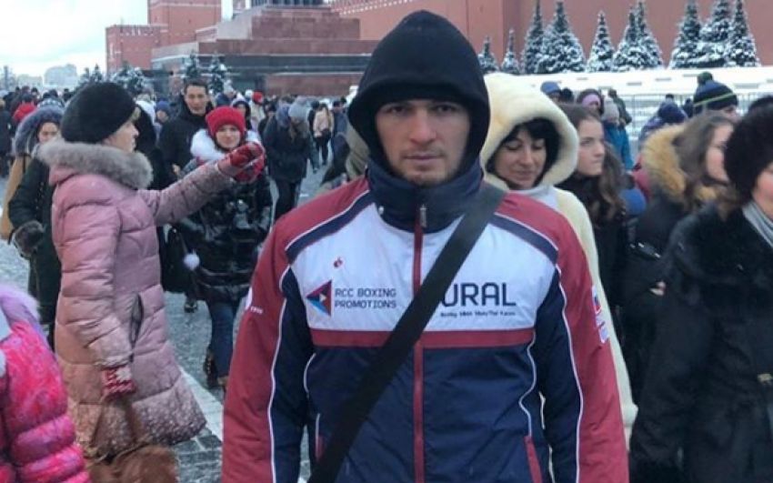 Хабиб Нурмагомедов потребовал со своего фаната обещанные кроссовки