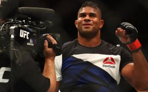 Зарплаты участников UFC 218: гонорар Оверима составил значительно большую сумму, чем у остальных бойцов