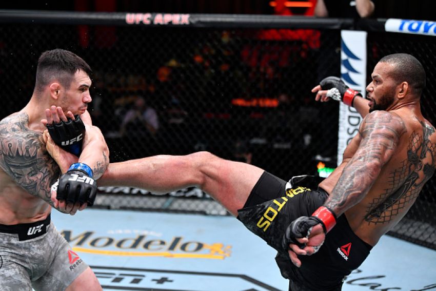 Тиаго Сантос отреагировал на слова Ракича о том, что тот легко его победил на UFC 259