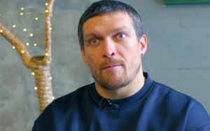 Усик: "Мне фиолетово на оскорбления Фьюри. Я не бомж"
