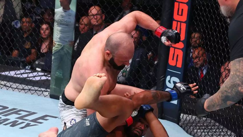 Видео боя Азамат Мурзаканов – Брендсон Рибейро UFC 316