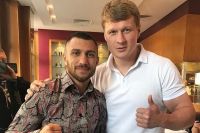 Василий Ломаченко и Александр Поветкин встретились в одном из ресторанов Лондона