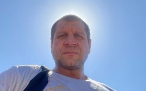Камил Гаджиев: "С Емельяненко, который пьет, вообще невозможно работать"
