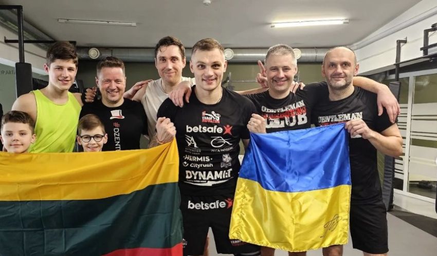 Бывший чемпион Glory поддержал Украину: "Посылаю большую любовь и поддержку нашим украинским братьям и сестрам"
