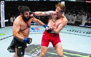 Александр Волков победил Ризвана Куниева на UFC 333