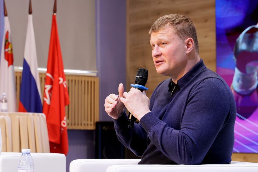 Александр Поветкин занялся доставкой гуманитарной помощи жителям Курской области