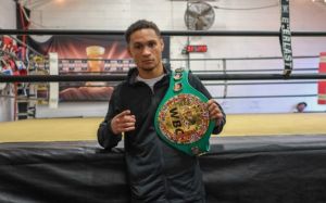 Реджис Прогре помогает детям накануне своего боя в WBSS
