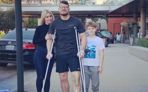 Майкл Биспинг перенес операцию по полной пересадке колена
