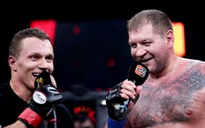 Александр Емельяненко прокомментировал победу над Тарасовым: "Я больше вспотел во время разминки, чем в бою"
