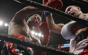 Российский боксер Липинец может подать в суд на IBF за отказ в бое за чемпионский титул 