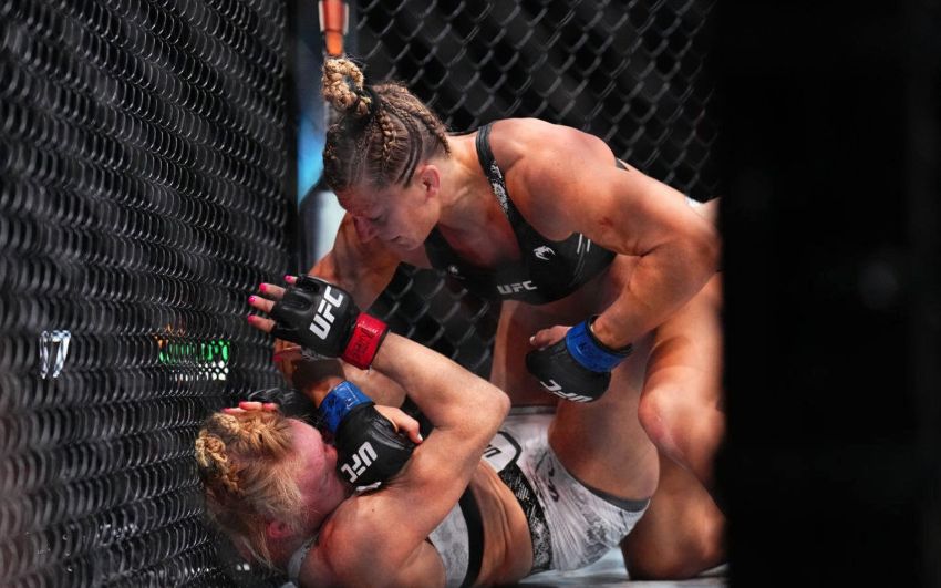 Кайла Харрисон успешно дебютировала в UFC, "задушив" Холли Холм на UFC 300