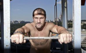 Сергей Ковалев показал работу на лапах: "Самый четкий для меня инструмент"