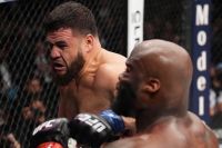 Тай Туиваса нокаутировал Деррика Льюиса на UFC 271