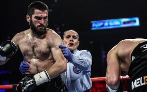 Президент Top Rank: "Как и Ломаченко, Бетербиев желает драться с лучшими"