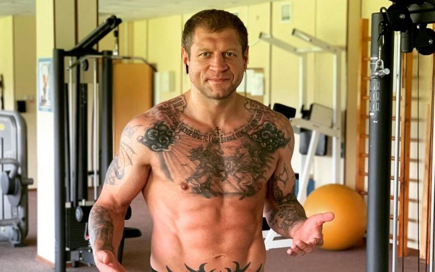 Александр Емельяненко: "Сейчас у меня кубики пресса прорисовываются"
